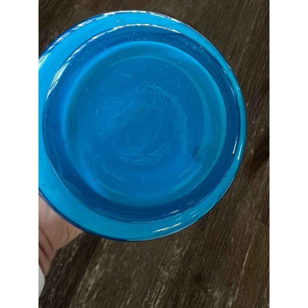 N/A vibrant turquoise